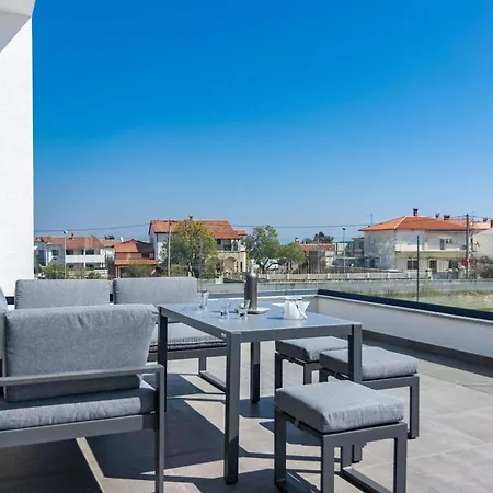 Ella Comfortable Villa Pula